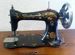 Singer treadle with roses sewing machine